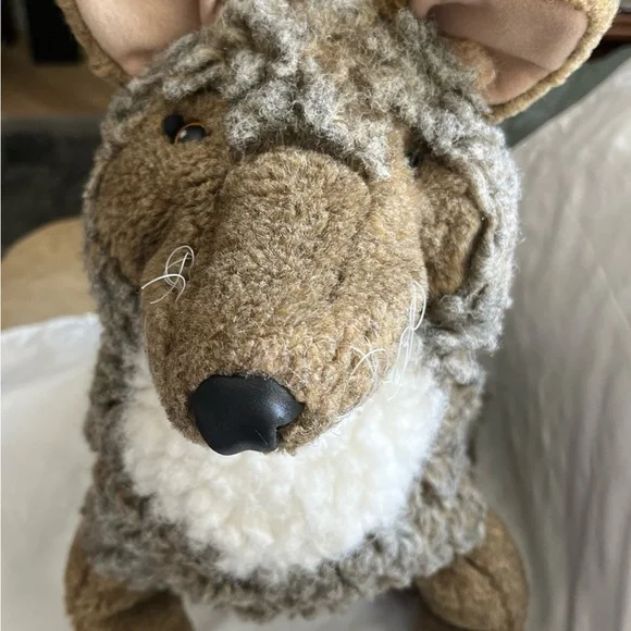 Folkmanis Coyote Full Body Puppet Gray Brown White Lifelike Plush 16" - Picture 2 of 10